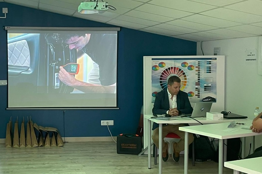 Formación y presentaciones de la gama Elcometer para el refinish