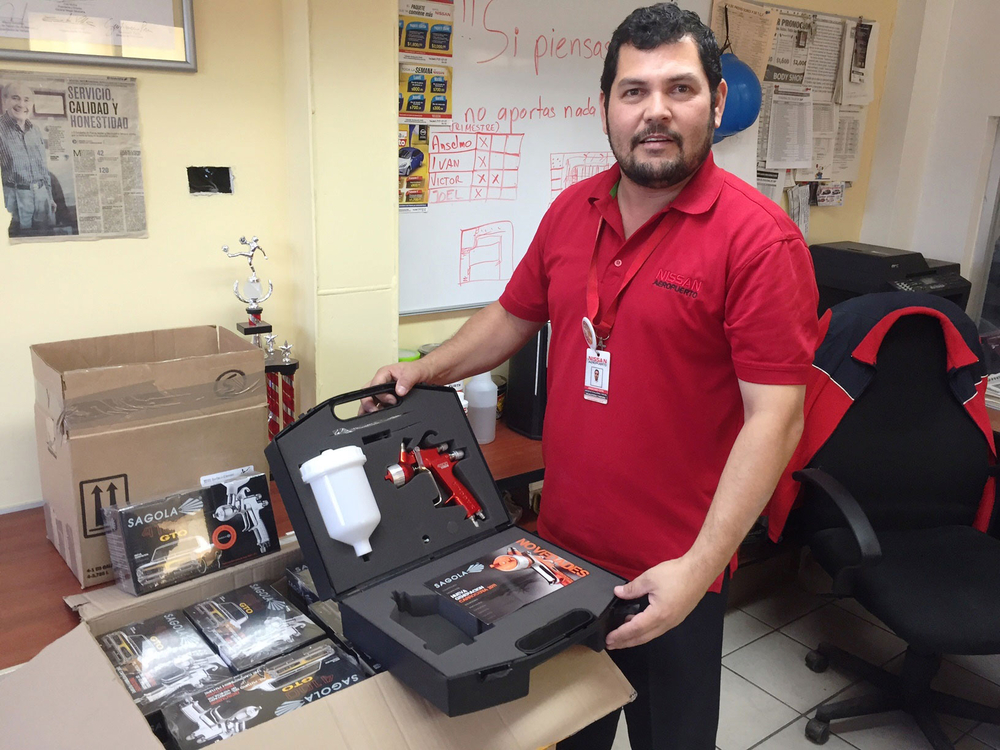 Entrega de equipos aerográficos Sagola a la Agencia Nissan Aeropuerto de Culiacán, Sinaloa