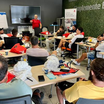 Sagola dans la finition haut de gamme pour le secteur du nautisme sportif et de plaisance : deux journées de formation avec la gamme IMRON MARINE (Axalta)